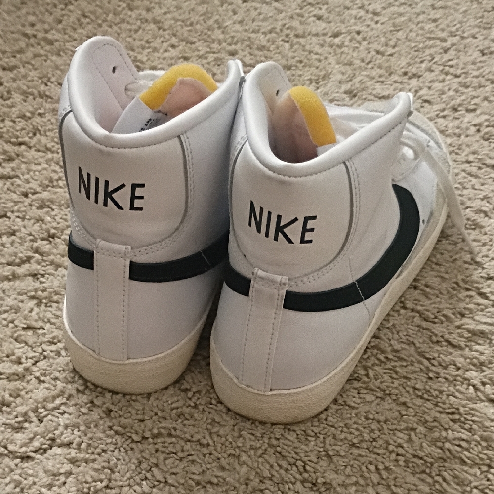 Nike Women's Blazer Mid 77 Sneakers